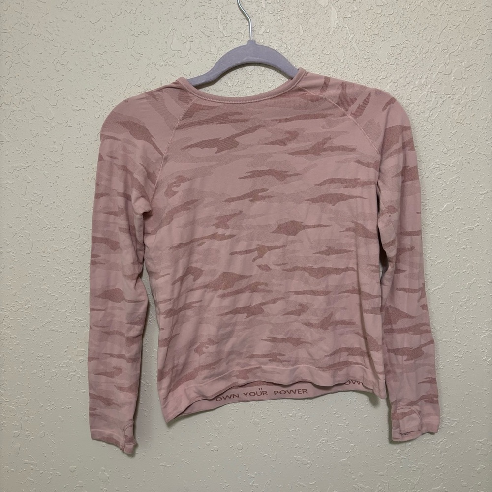 Athleta cropped pink camo long sleeved top xs